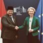 Ursula von der Leyen dan Prabowo Subianto berjabat tangan di Brussels setelah pengumuman FTA bersejarah. (Dok. Tim Media Prabowo)