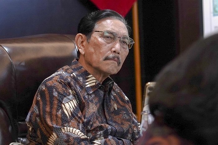 Luhut Pandjaitan memaparkan rencana gene bank kepada Presiden Prabowo di Jakarta. (Facebook.com @Luhut Binsar Pandjaitan)