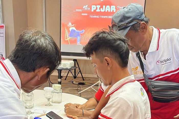 Demonstrasi aplikasi Plinazolin oleh Syngenta, jadi solusi nyata hadapi hama di ladang padi, bawang, dan cabai. (Dok. Syngenta Indonesia)