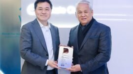Left to right: Ben Zhou, CEO of Whale Cloud; Eric Alberto, CEO of DITO Telecommunity, hold the “Excellence in Partnership Award” presented to Whale Cloud by DITO Telecommunity during MWC Barcelona 2026.